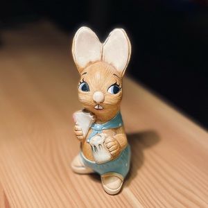 Vintage Pendelfin “Muncher” Rabbit Figurine